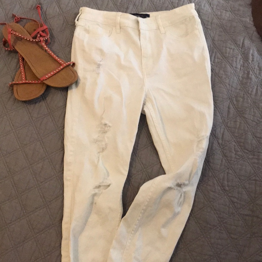 White crop jeans